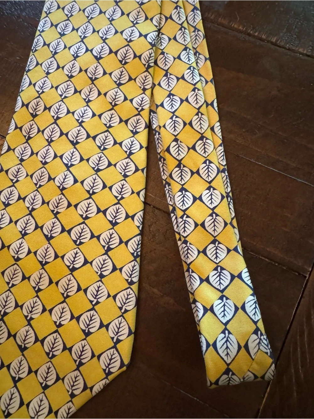 Liberty of London Mens Yellow Navy Leaf Pattern Silk Tie Made In USA